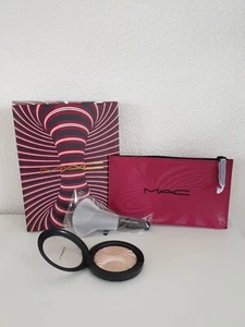 MAC/MÄC Highlighter Puder, Pinsel, Kosmetiktasche, Geschenk Set - Bild 1 von 3