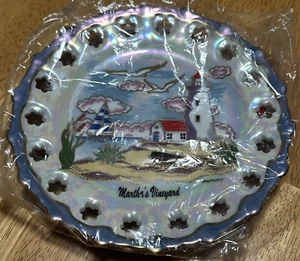 Plato de porcelana fina Martha's Vinyard de 7" ~ Hecho en China ~ Borde dorado Faro - Imagen 1 de 4