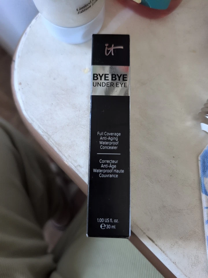 IT Cosmetics Bye Bye Under Eye Anti-Ageing Waterproof Concealer - 10.5 Light (C)