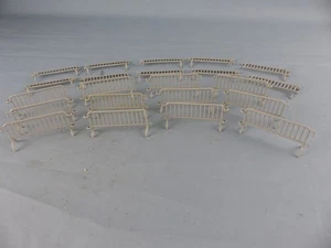 LOT de décors échelle 1/43 , 22 barrières VAUBAN en plastique pour DIORAMA - Foto 1 di 5