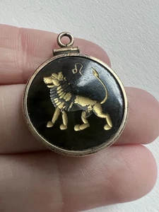Vintage Löwe Spinat grüne Jade Gold gefüllt Anhänger Tiefdruck Charm Astrologie C2 - Bild 1 von 12