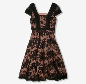 Abito Moulinette Soeurs taglia 10 midi nero pizzo capriccioso Malia vestibilità N svasato - Foto 1 di 10