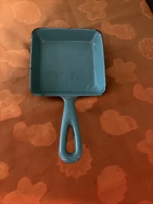 Vintage PRIZER-WARE Cast Iron Enamel 4.5" Square Egg Skillet Pan Green GS1 - Image 1 of 4