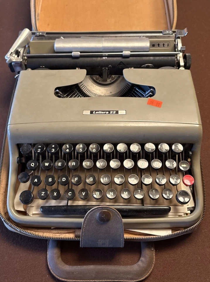 Máquina de escribir portátil Olivetti Lettera 22 gris vintage con estuche de transporte tostado Foto 1 de 1