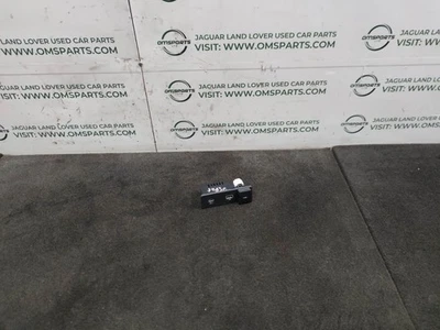 JAGUAR F PACE X761 PORT SOCKET L8B2-19E110-CC - Image 1 of 3