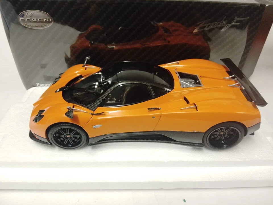 Almost Real Pagani Zonda F 2005 Orange St. Tropez 2005 1/18 850409001