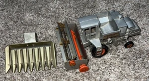 Vintage ERTL Allis Chalmers Gleaner combine. - Picture 1 of 17