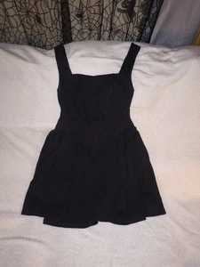 Mini vestido negro talla mediana sin espalda con lazo rojo - Imagen 1 de 3