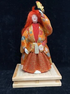 Vintage Japanese Geisha Kabuki Kimono Stand Platform Doll Statue Figurine Fan L1 - Picture 1 of 21