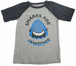 Camiseta Sharks Are Jawsome para niños (gris) - Imagen 1 de 1