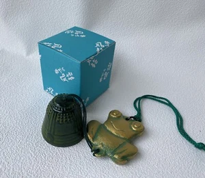Campana de viento japonesa Furin Takaoka metal artesanía Kaeru Flog hierro fundido Japón - Imagen 1 de 5