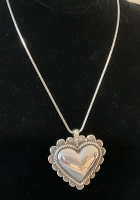 ШИКАРНЫЙ НОВЫЙ С ЯРЛЫКАМИ BRIGHTON SONORA БЫТЬ ИСТИННО СМЕЛЫЙ БОЛЬШОЙ СЕРДЦЕ ПОДВЕСКА ОЖЕРЕЛЬЕ РЕКОМЕНДУЕМАЯ РОЗНИЧНАЯ ЦЕНА ПРОИЗВОДИТЕЛЯ $88 - Изображение 1 из 4