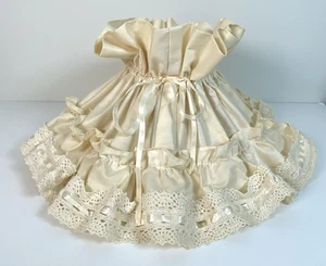 VTG Fabric Lamp Shade Ruffled Cotton Lace CREAM Wire Frame Cottage Country 80s - Picture 1 of 12