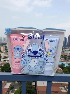 Set de regalo de baño premium Disney Stitch - Kit de loción y lavado corporal con aroma a flores silvestres - Imagen 1 de 14