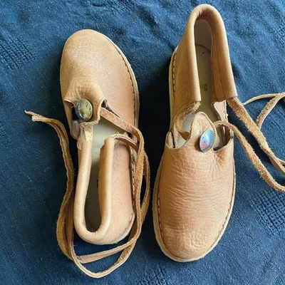 VTG Artisan-crafted Women's Tan Leather Buffalo Nickel Moccasins. Size 5. USA.  - Image 1 of 4