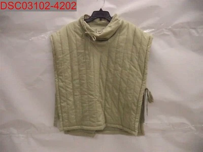 Universal Thread Women's Green Quilted Poncho, One Size Fits Most 195994538131 - Image 1 of 4