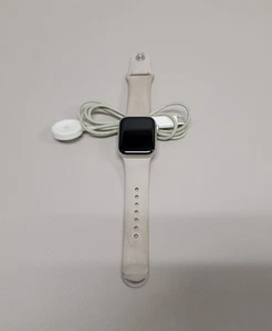 Apple Watch SE 2. Gen 40MM Starlight Aluminium A2726 - Bild 1 von 5