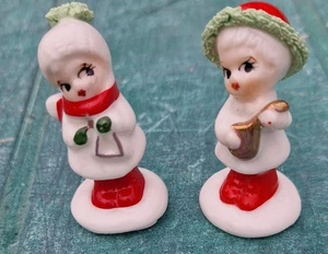 2 VTG Mid Century Miniature 2" Tall Bone China Carol Singer Figures Coronet - Picture 1 of 7