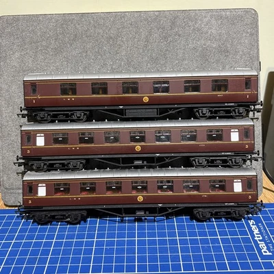 Hornby R2659 'The Royal Highlander' trainpack coaches only VGC unboxed - Image 1 of 4