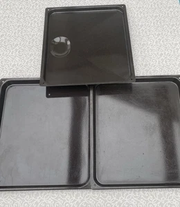 3 Backbleche Email schwarz Gr. 43x37x3cm gebraucht, 1 mit Fettsammelvertiefung - Bild 1 von 5