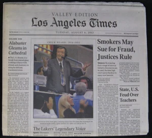 Los Angeles Times 6 de agosto de 2002 DEATH OF CHICK HEARN PAPEL COMPLETO - Imagen 1 de 2