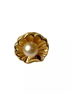 VINTAGE 1990'S 14K GOLD 5.1 MM PEARL IN A SCALLOP SHELL TIE  TACK - Image 1 of 2