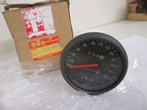 NOS SUZUKI GS550 GS550M KATANA 1981-82 SPEEDOMETER SPEEDO 34110-34300 KMH - Picture 1 of 3