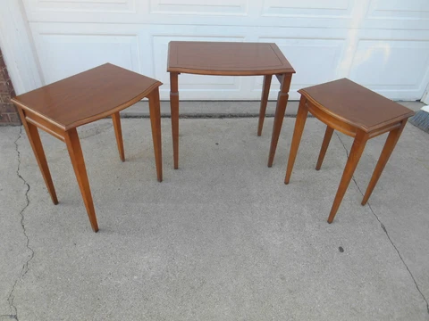 Vintage Set of 3 English Hollywood Regency Walnut Nesting Tables Drexel Henredon Cover