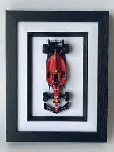 Bburago 1/43 F1 Scuderia Ferrari #55 Carlos Sainz SC23 con telaio nero #36836 - Foto 1 di 7