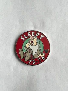 Disney WDW Cast Lanyard Collection 4 Sleepy Magic Kingdom Parking Sign Pin 42021 - Bild 1 von 3