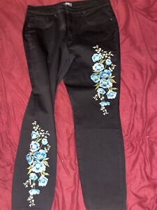 Martha Stewart Petite Embroidered 5-Pocket Ankle Jeans Black/Blue Poppy Size 16
