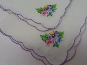 Mid Century Square Napkin Lot 2 Scalloped Edges Floral 15" x 16" Lavendar - Picture 1 of 6