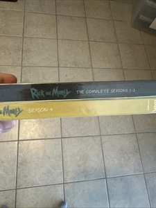 Rick and Morty: The Complete Seasons 1-4 (DVD) - Foto 1 di 7