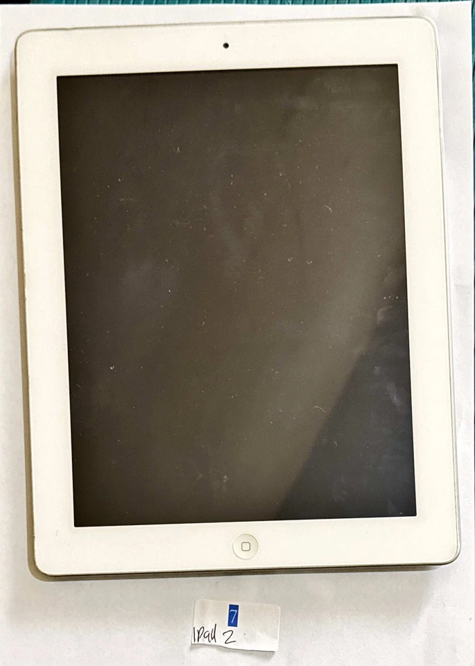 Apple iPad 2  Wi-Fi 16GB 9.7" Display Dual Camera iOS Tablet - Image 1 of 1