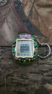 2004 TAMAGOTCHI CONNECTION V2 BANDAI GREEN CAMO CAMOUFLAGE VIRTUAL PET WORKING H - Picture 1 of 5