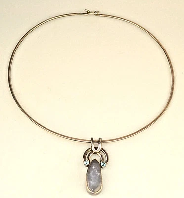 COLLAR OMEGA PLATA ESTERLINA 17 PULGADAS 2,1 MM CON TOPACIO AZUL Y COLGANTE DE CUARZO Foto 1 de 4