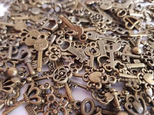 20 MINI METALL SCHLÜSSEL/BASTELSCHLÜSSEL 17-28MM-VTG-ANTIK BRONZE-STEAMPUNK SCHMUCK - Bild 1 von 4