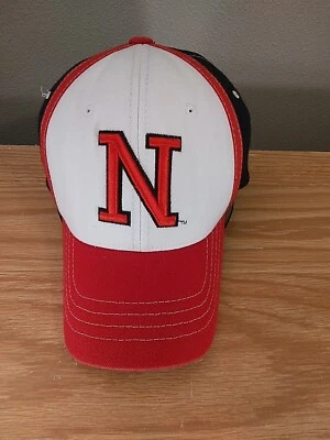 Boné de beisebol Nebraska Cornhuskers chapéu branco/vermelho Zephyr ajuste Z tamanho adulto M/L NCAA - Imagem 1 de 4