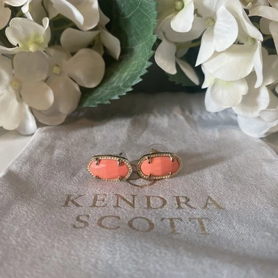 Aretes Kendra Scott Ellie - Magnesita dorada y coralina Foto 1 de 4