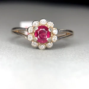 Natürlicher Rubin, rote Farbe Ovalschliff in einem 925 Sterling Silber Damenring - Bild 1 von 4