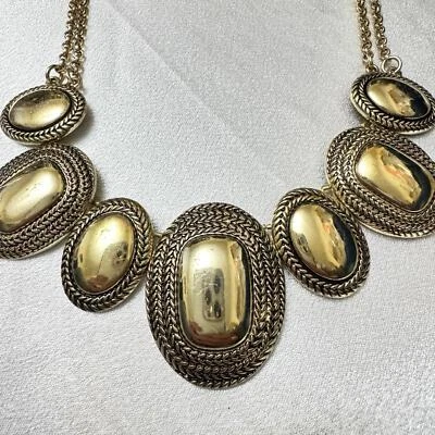 Collar Monet Firmado Vintage Tono Dorado Distintivo Clásico y Atemporal Foto 1 de 4