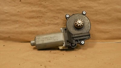 Двигатель стеклоподъемника правый от оригинального производителя Ferrari 360 430 PN 65819600 - Изображение 1 из 4