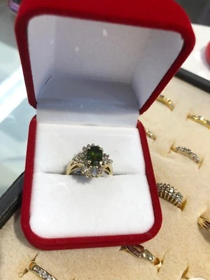 Anillo 14 kt diamante y turmalina verde color mayo Foto 1 de 4