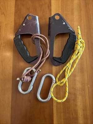 Clog-Wales Handle Ascender Rope Clamp Left Right With SMC Carabiners - Image 1 of 4