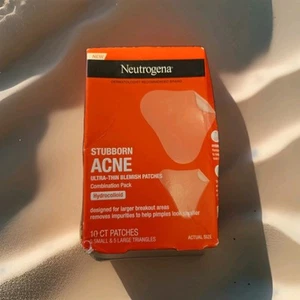 Neutrogena-STUBBORN ACNE-hydrocolloid-Ultra Thin Blemish Patches-DAMAGED BOX-NEW - Picture 1 of 3