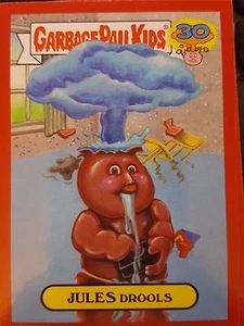 Garbage Pail Kids 2015 Series 2 30th 6a Jules Drools RED Push Button NrMt-Mint - Imagen 1 de 1