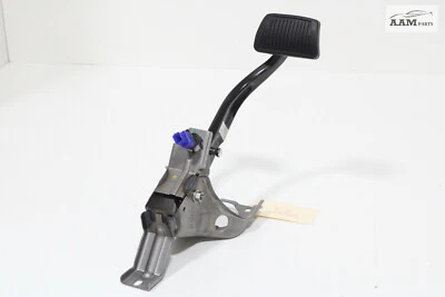 2019-2020 KIA FORTE FLOOR STOP BRAKE PEDAL W/ SUPPORT BRACKET 32800-J3200 OEM - Image 1 of 4