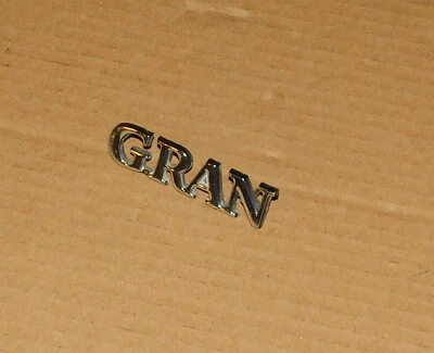 Ford Gran Torino 1972-74 emblema "Gran" - ¿Nuevo de Lote Antiguo? Foto 1 de 4