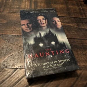 The Haunting (VHS, 2001) Works Liam Neeson Catherine Zeta Jones SEALED WATERMARK - Picture 1 of 8