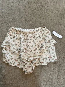 Kirious Los Angeles Elastic Waist Floral Ruffled Lace Shorts Women’s Size L NWT - Picture 1 of 3